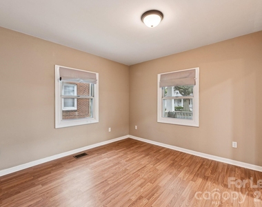 209 W Marsh Street - Photo Thumbnail 9