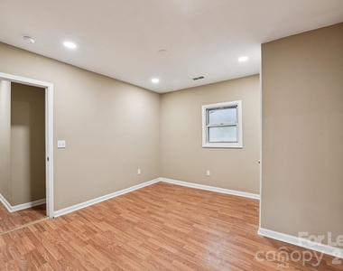 209 W Marsh Street - Photo Thumbnail 25