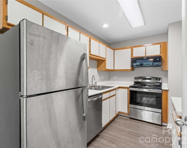 123 Meadow Lilly Court - Photo Thumbnail 14