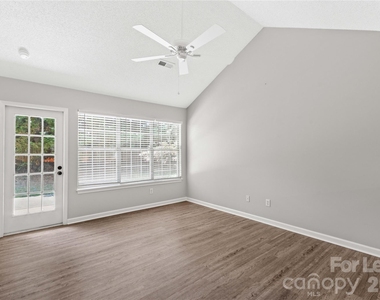 123 Meadow Lilly Court - Photo Thumbnail 10