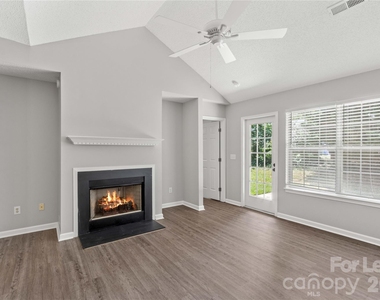 123 Meadow Lilly Court - Photo Thumbnail 8