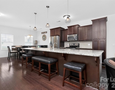 2038 Eddie Massey Lane - Photo Thumbnail 5