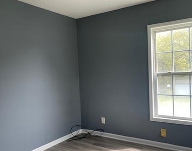 113 Whispering Pines Lane - Photo Thumbnail 18