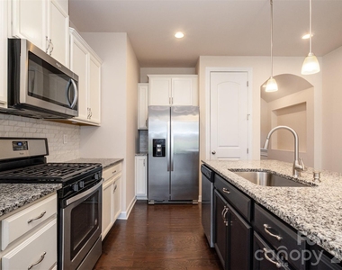 9320 Glenburn Lane - Photo Thumbnail 18