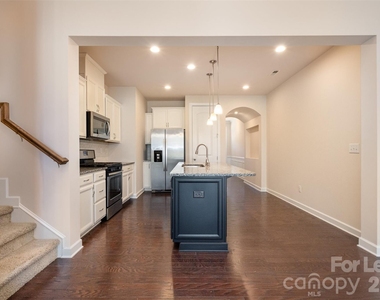 9320 Glenburn Lane - Photo Thumbnail 12