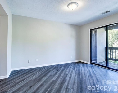 8121 Cedar Glen Drive - Photo Thumbnail 6