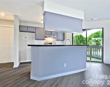 8121 Cedar Glen Drive - Photo Thumbnail 4