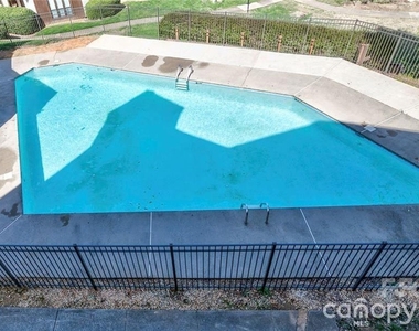 8121 Cedar Glen Drive - Photo Thumbnail 9