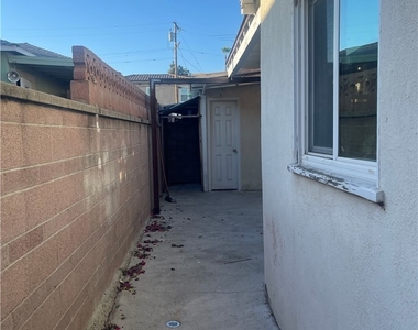 9157 Bentel Avenue - Photo Thumbnail 2