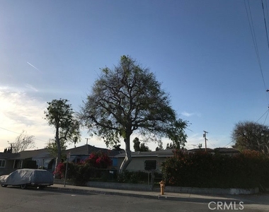 9157 Bentel Avenue - Photo Thumbnail 3