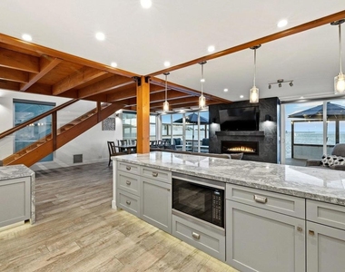 3373 Ocean Drive - Photo Thumbnail 6