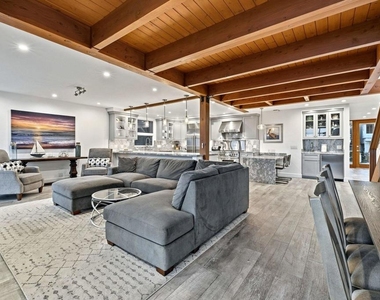 3373 Ocean Drive - Photo Thumbnail 17