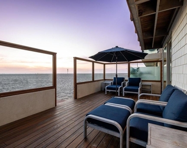 3373 Ocean Drive - Photo Thumbnail 25