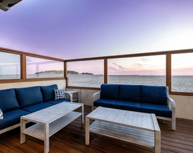 3373 Ocean Drive - Photo Thumbnail 24