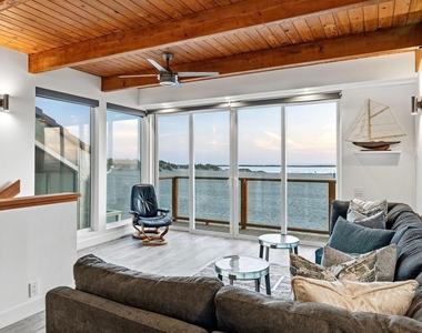 3373 Ocean Drive - Photo Thumbnail 32