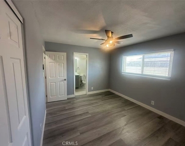 8932 Redwood - Photo Thumbnail 10