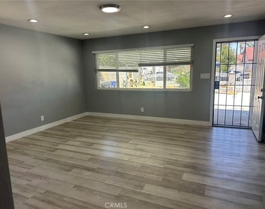 8932 Redwood - Photo Thumbnail 15