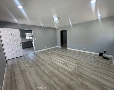 8932 Redwood - Photo Thumbnail 6