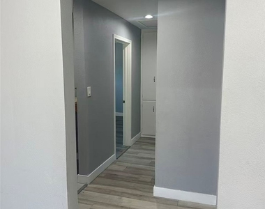8932 Redwood - Photo Thumbnail 7