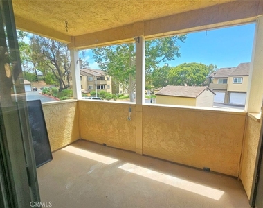 5025 Los Morros Way - Photo Thumbnail 6