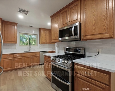 12920 Aetna St. - Photo Thumbnail 15