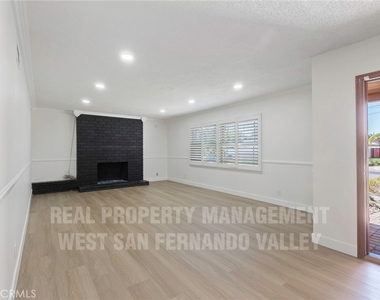 12920 Aetna St. - Photo Thumbnail 4