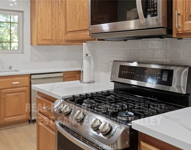 12920 Aetna St. - Photo Thumbnail 16