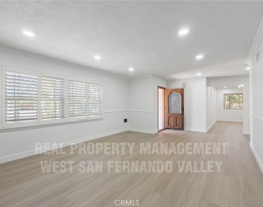 12920 Aetna St. - Photo Thumbnail 5