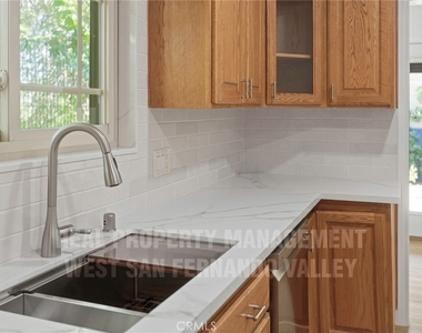 12920 Aetna St. - Photo Thumbnail 17