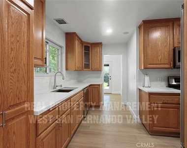 12920 Aetna St. - Photo Thumbnail 11