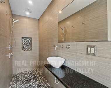 12920 Aetna St. - Photo Thumbnail 28