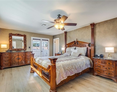 1911 N Fairview Street - Photo Thumbnail 21