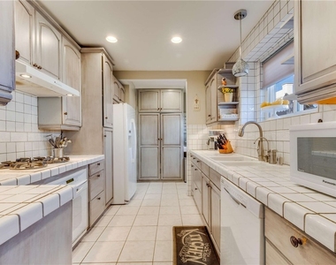 1911 N Fairview Street - Photo Thumbnail 4