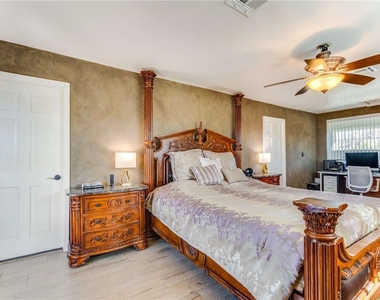 1911 N Fairview Street - Photo Thumbnail 22