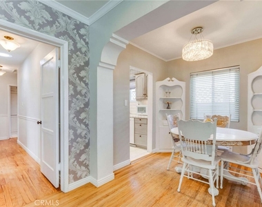 1911 N Fairview Street - Photo Thumbnail 3