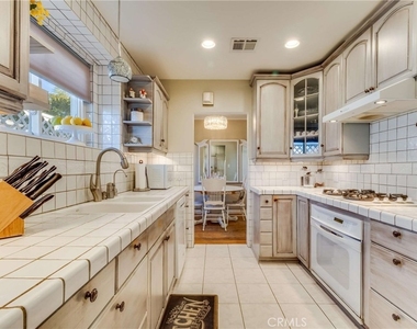 1911 N Fairview Street - Photo Thumbnail 6