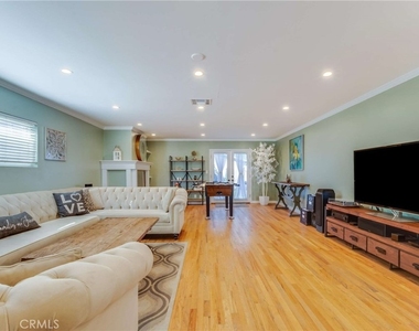 1911 N Fairview Street - Photo Thumbnail 11
