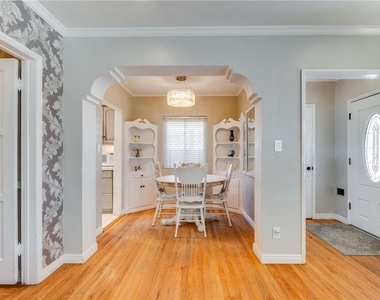 1911 N Fairview Street - Photo Thumbnail 2