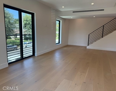 4332 Alcove Avenue - Photo Thumbnail 3