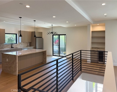 4332 Alcove Avenue - Photo Thumbnail 7