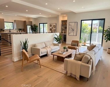 4332 Alcove Avenue - Photo Thumbnail 2