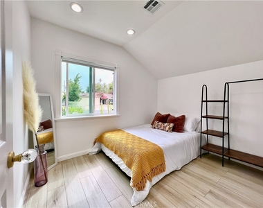 24033 1/2 Welby Way - Photo Thumbnail 5