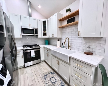 24033 1/2 Welby Way - Photo Thumbnail 9