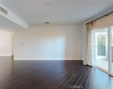 4424 Whitsett Avenue - Photo Thumbnail 10