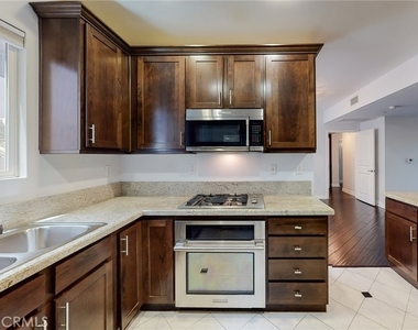 4424 Whitsett Avenue - Photo Thumbnail 19