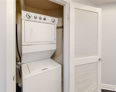 4424 Whitsett Avenue - Photo Thumbnail 41