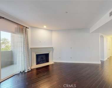 4424 Whitsett Avenue - Photo Thumbnail 8