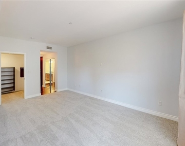 4424 Whitsett Avenue - Photo Thumbnail 26