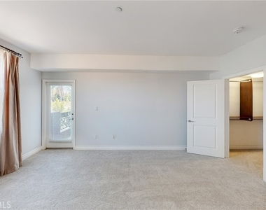 4424 Whitsett Avenue - Photo Thumbnail 24