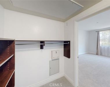 4424 Whitsett Avenue - Photo Thumbnail 29
